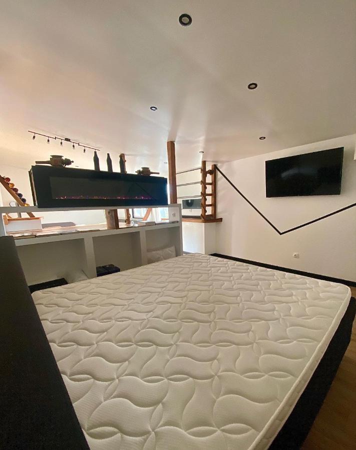 Bed and Breakfast Les 3 E Englebelmer Esterno foto